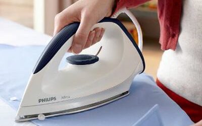 Cách là ủi áo sơ mi nhanh chóng và tiện lợi