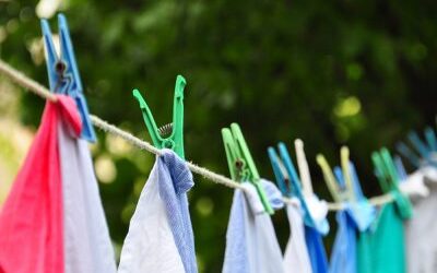 Cách làm khô quần áo nhanh và tiết kiệm