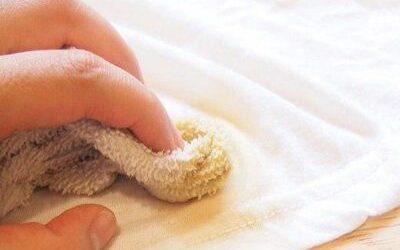 Cách Tẩy Nhựa Chuối Trên Quần Áo Siêu Dễ