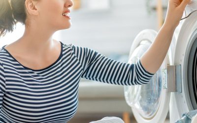 Lần đầu làm mẹ, cần lưu ý gì khi giặt quần áo cho con?